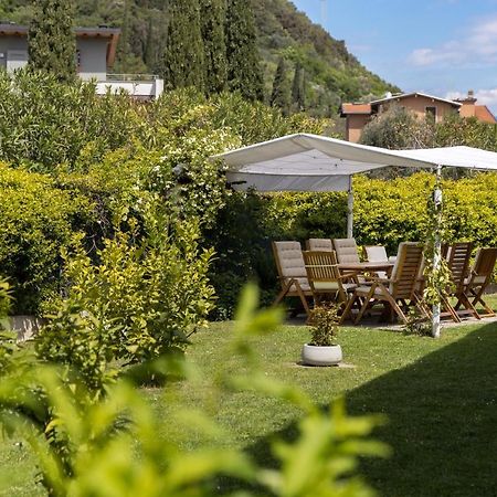 Carly'S Rooms Torbole Sul Garda Extérieur photo