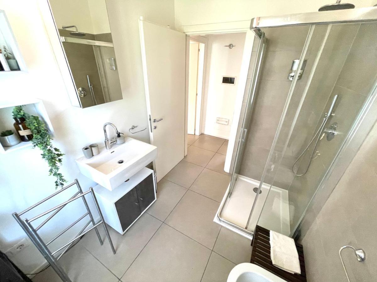 Carly'S Rooms Torbole Sul Garda Extérieur photo
