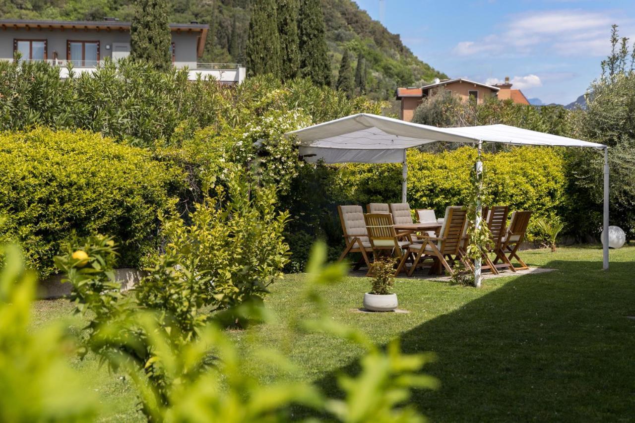 Carly'S Rooms Torbole Sul Garda Extérieur photo